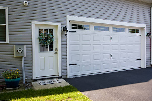 24/7 Emergency Garage Door Panel Replacement experts in Marsing, ID